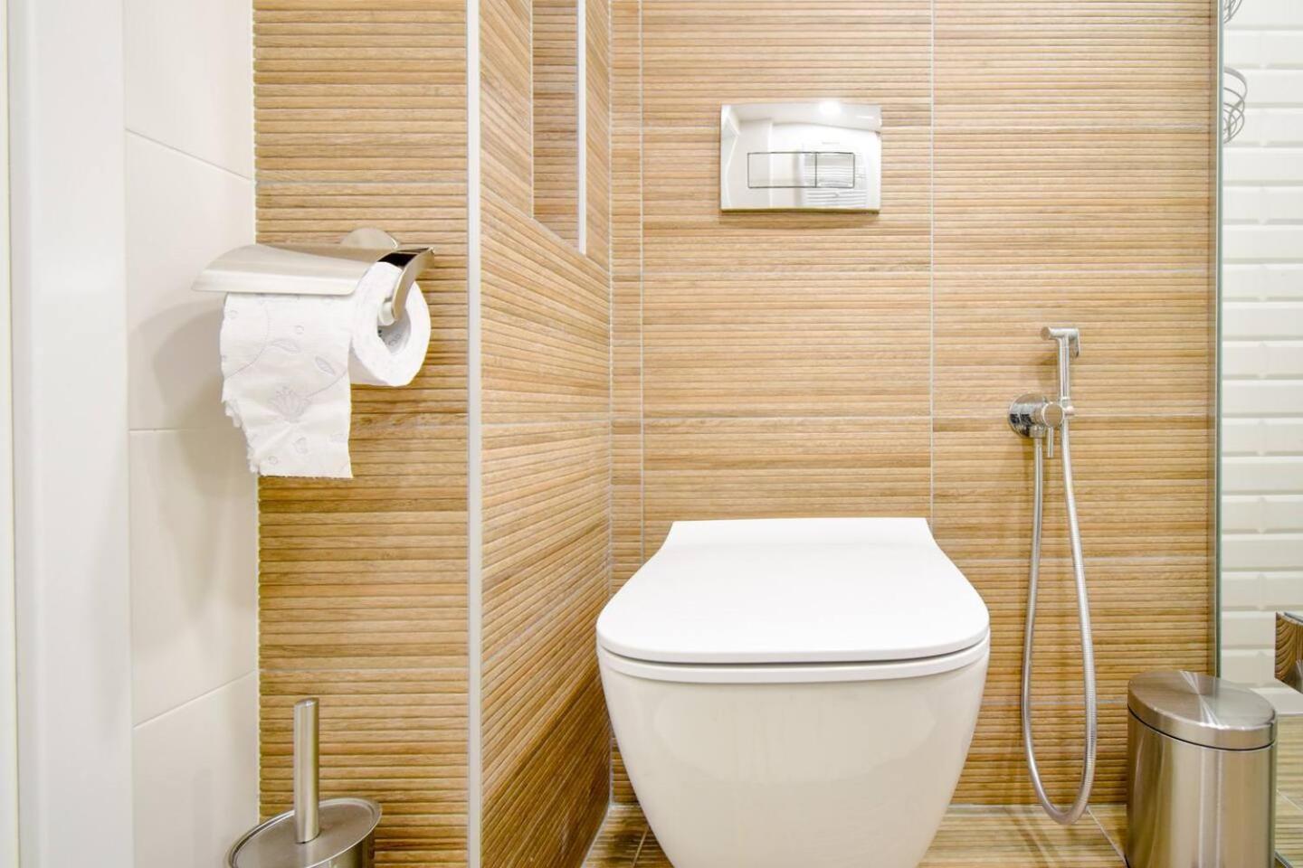 Top 1 - 2BR - 180 Views - Balcony - Top Amenities