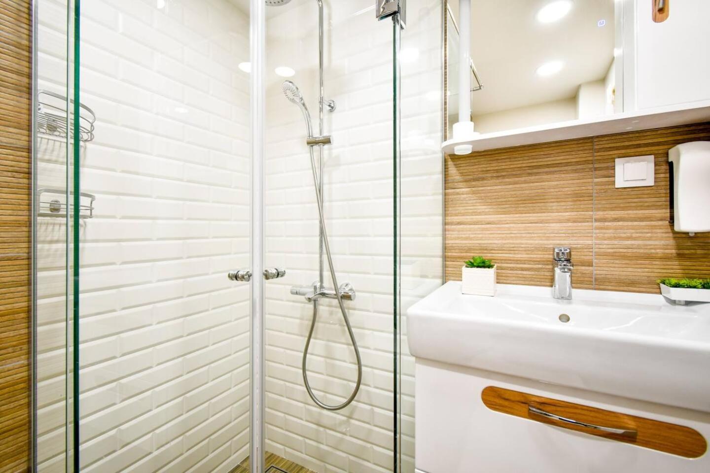 Top 1 - 2BR - 180 Views - Balcony - Top Amenities