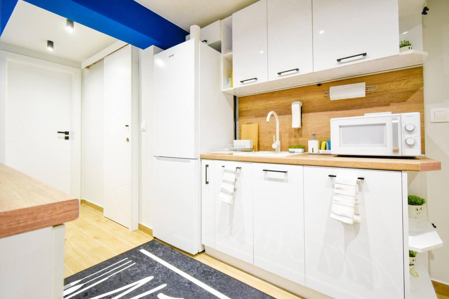 Top 1 - 2BR - 180 Views - Balcony - Top Amenities
