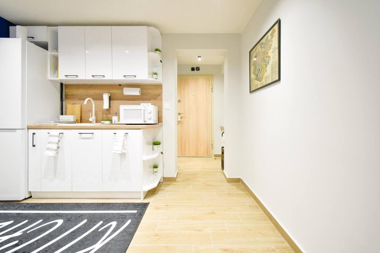 Top 1 - 2BR - 180 Views - Balcony - Top Amenities