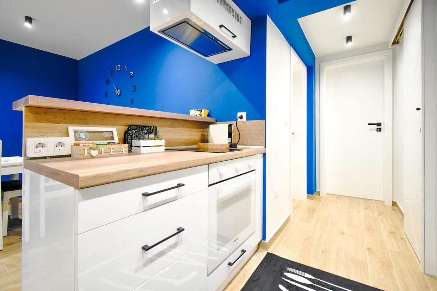 Top 1 - 2BR - 180 Views - Balcony - Top Amenities