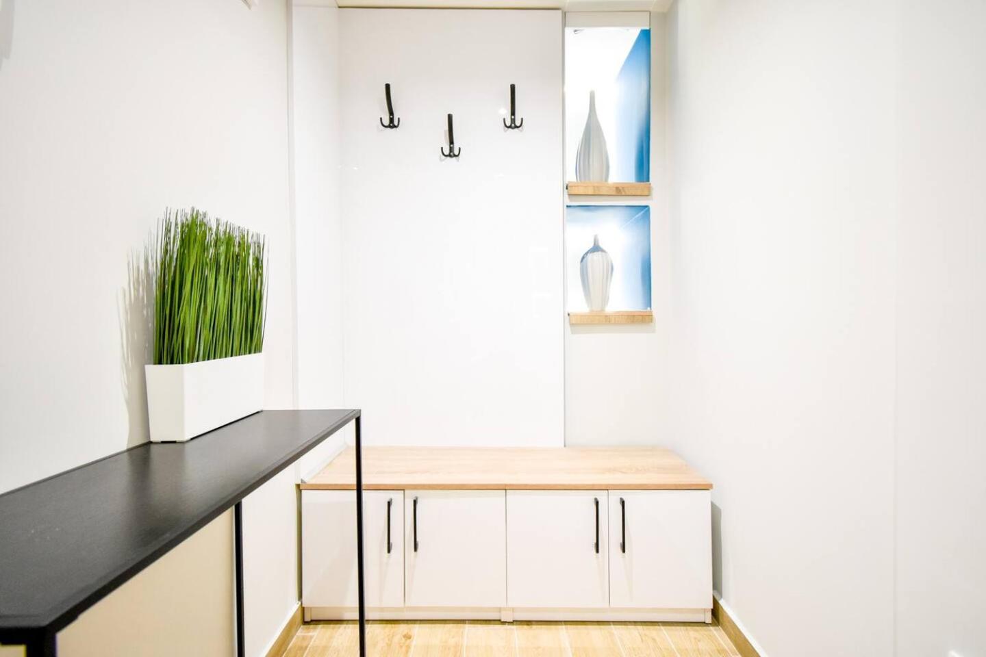 Top 1 - 2BR - 180 Views - Balcony - Top Amenities