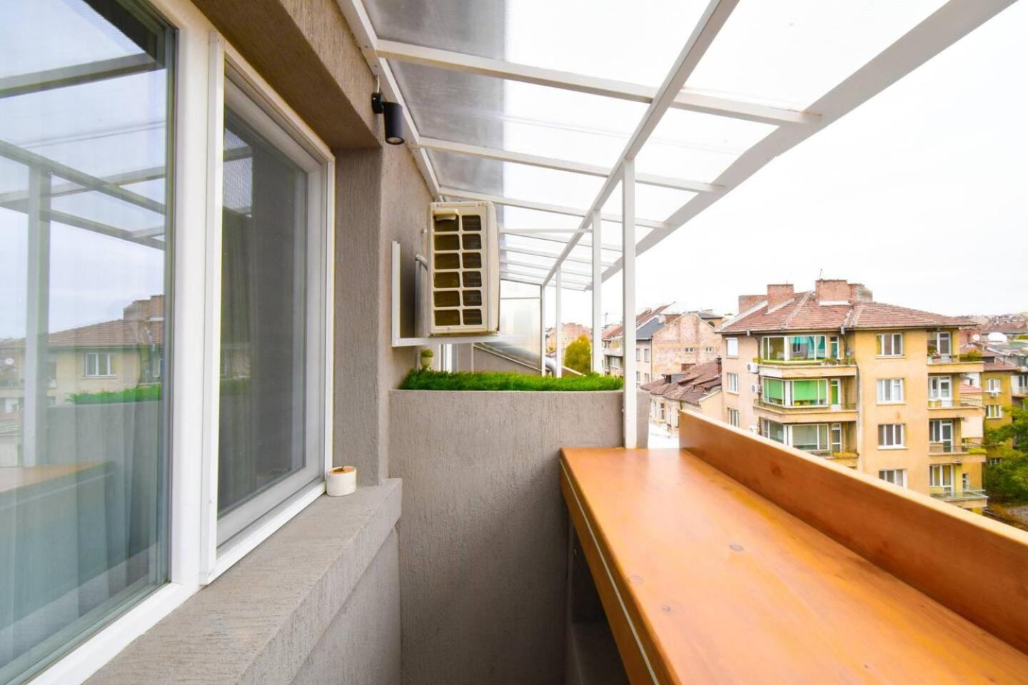 Top 1 - 2BR - 180 Views - Balcony - Top Amenities