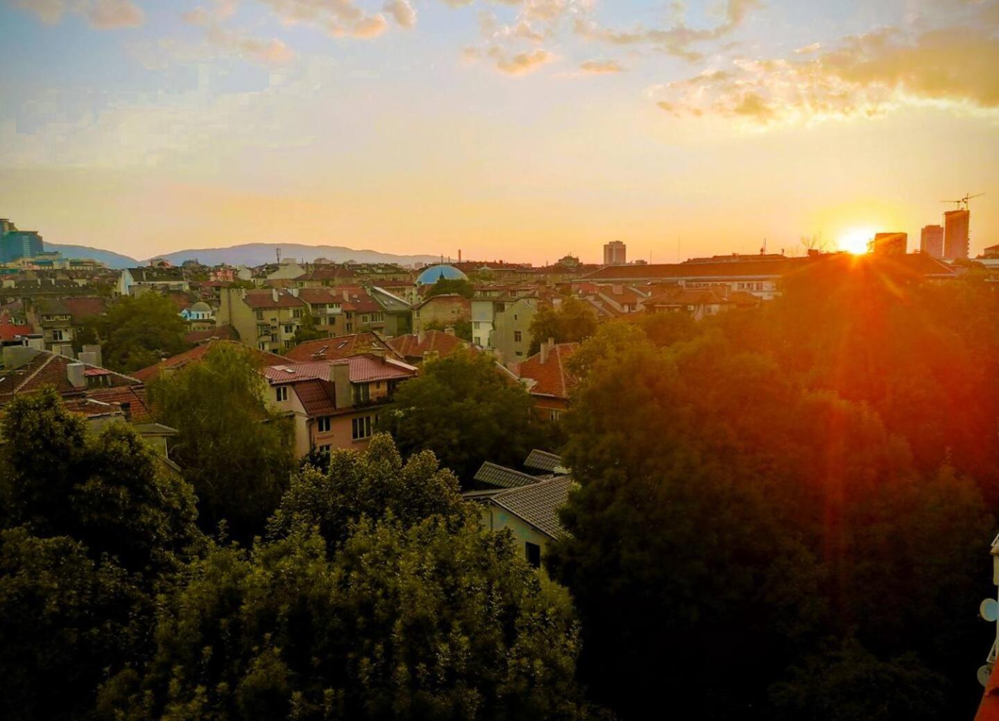 Top 1 - 2BR - 180 Views - Balcony - Top Amenities