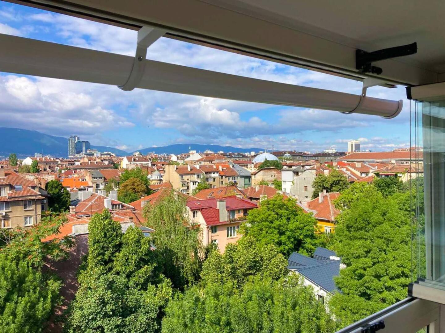 Top 1 - 2BR - 180 Views - Balcony - Top Amenities