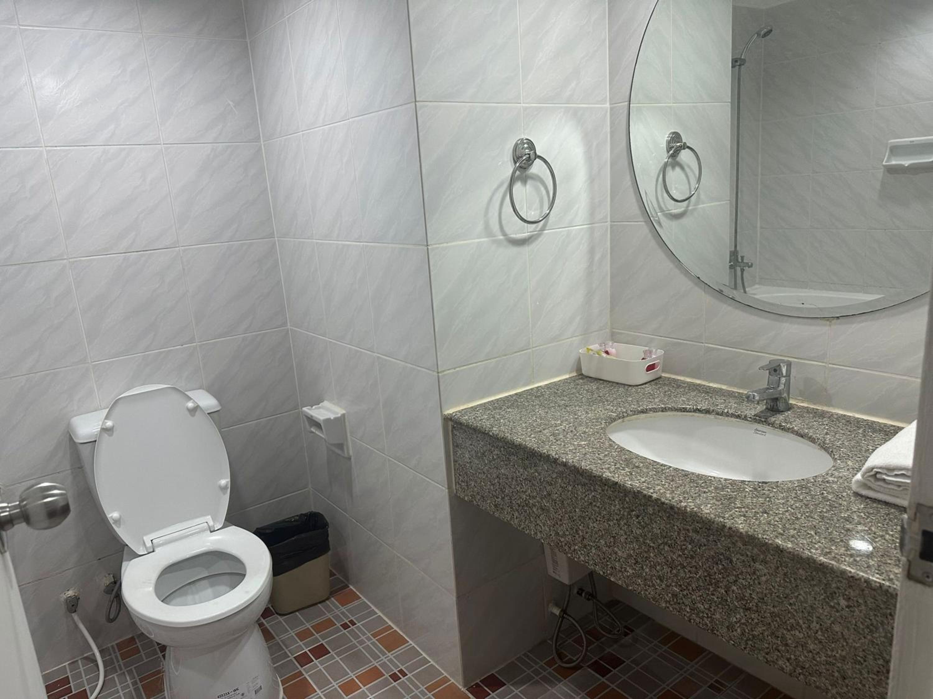 Fully Furnished Omni Tower Apartments Nana - Sukhumvit soi 4