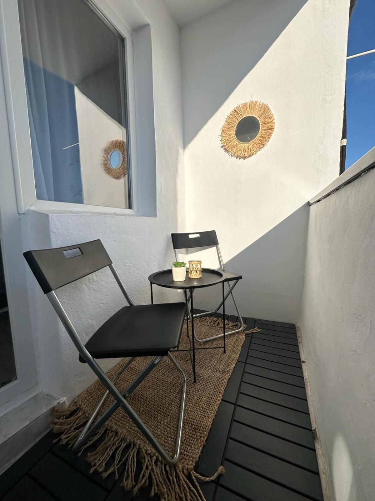 Cozy apartment with balcony view 5