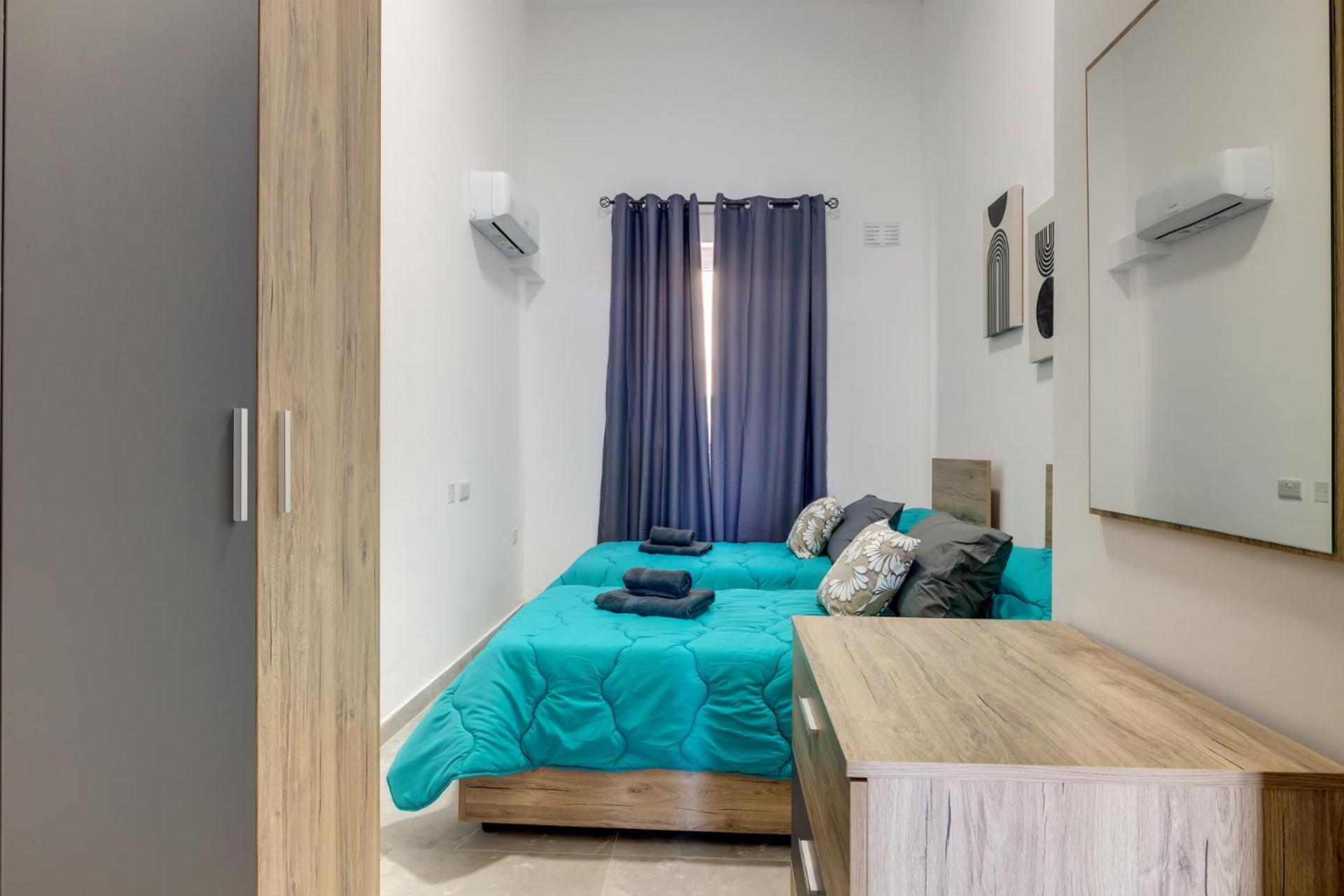 Salmar Court Holiday Apartments with Pool by Buena Vista