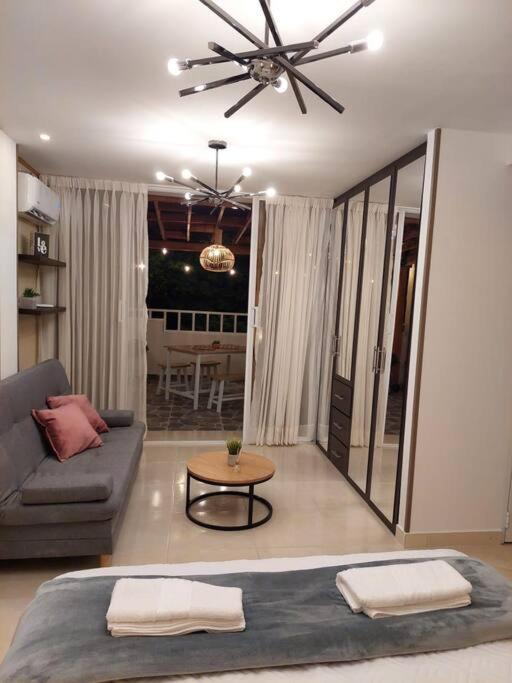 Moderno aptartamento, terraza con Jacuzzi privado