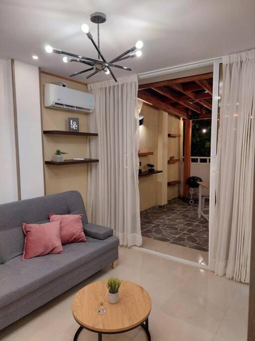 Moderno aptartamento, terraza con Jacuzzi privado