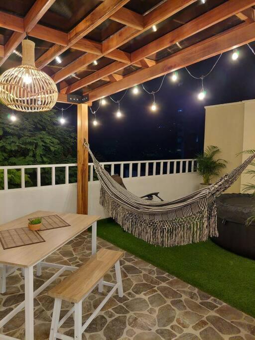 Moderno aptartamento, terraza con Jacuzzi privado