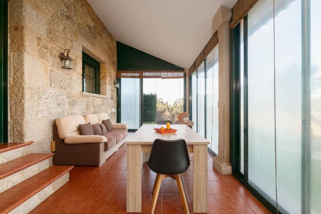Encantadora villa con piscina by CABANA Rentals