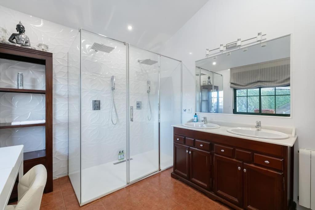 Encantadora villa con piscina by CABANA Rentals
