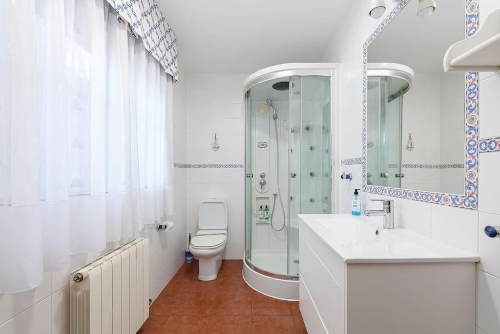Encantadora villa con piscina by CABANA Rentals