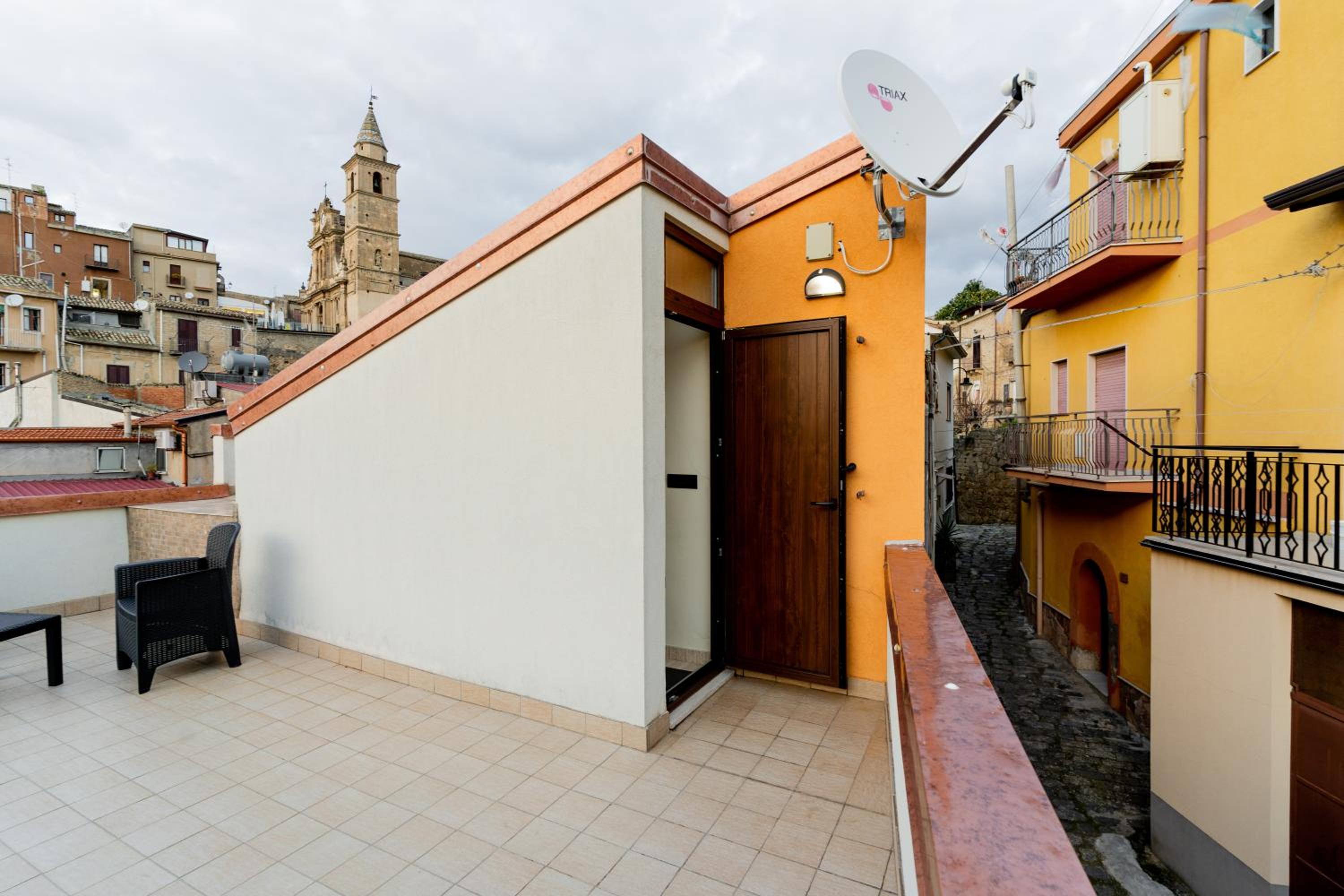 Domus Teja