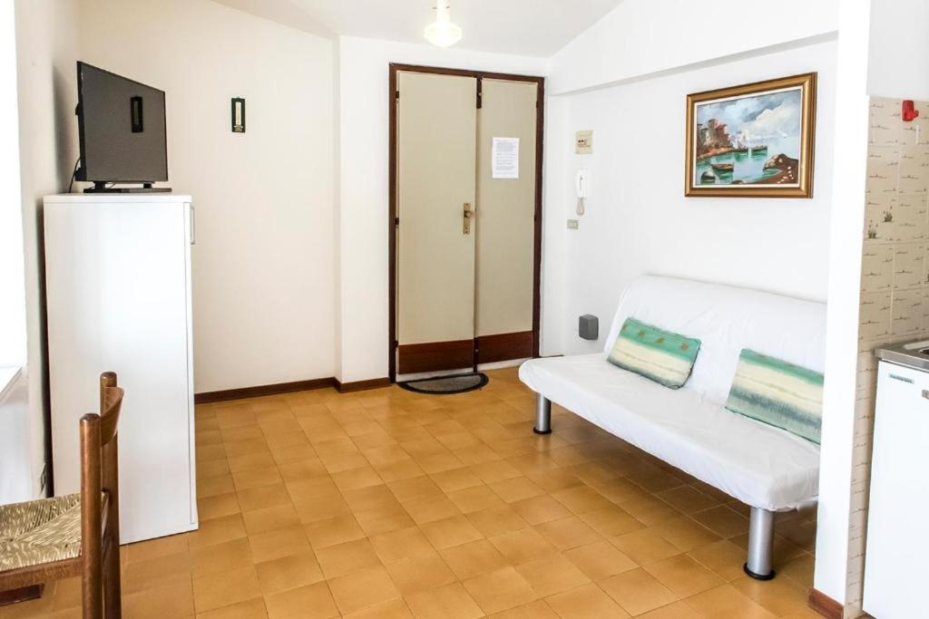 Comodo bilocale a Marcelli - M271 view 3