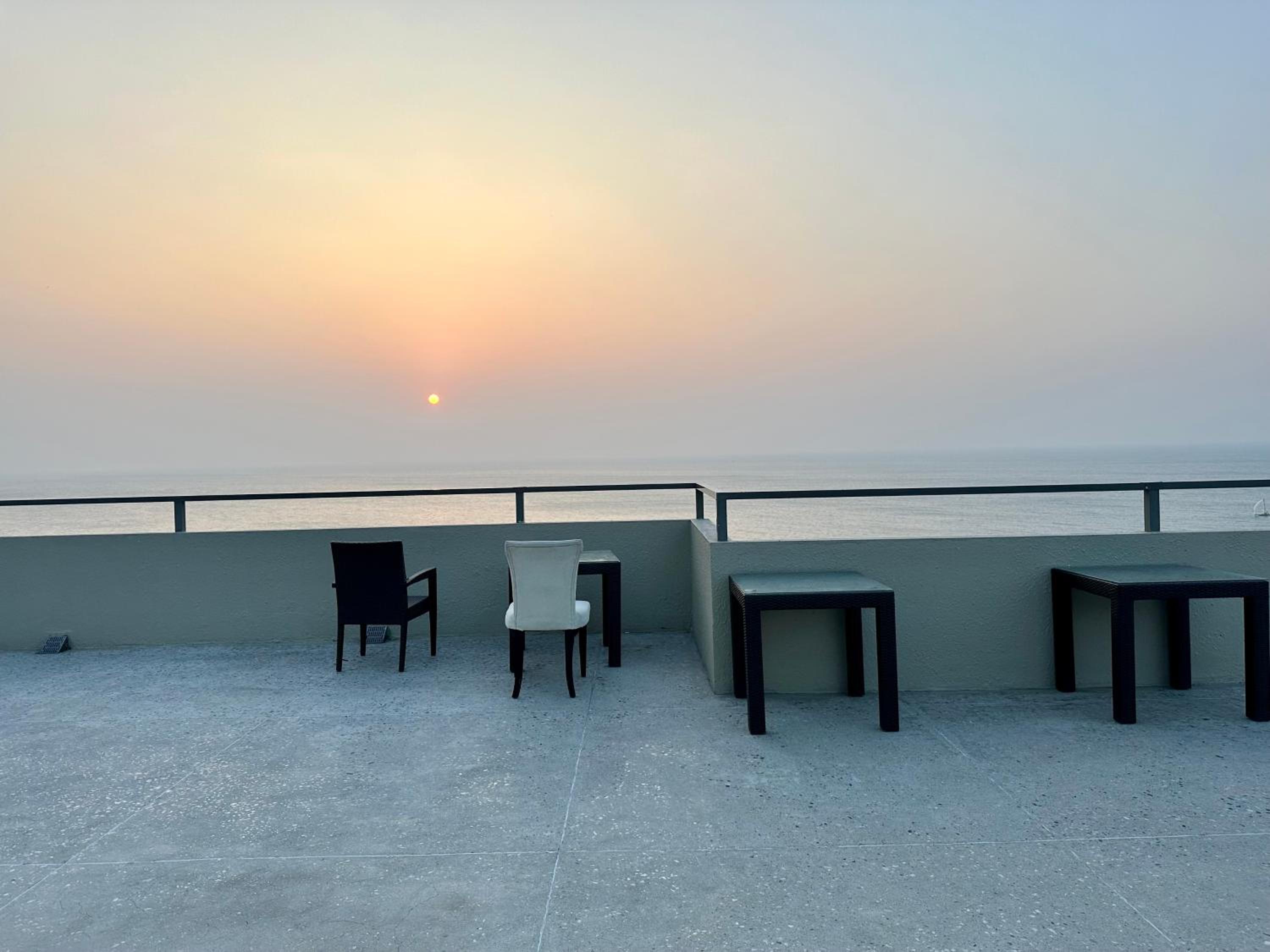 Ocean Breeze Hotel Residencies BritLanka Apartments Negombo