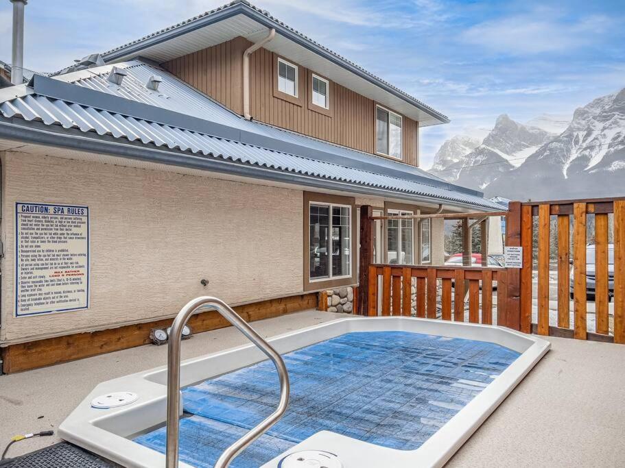 Big Mountain Views - Bright 2-story Corner Unit