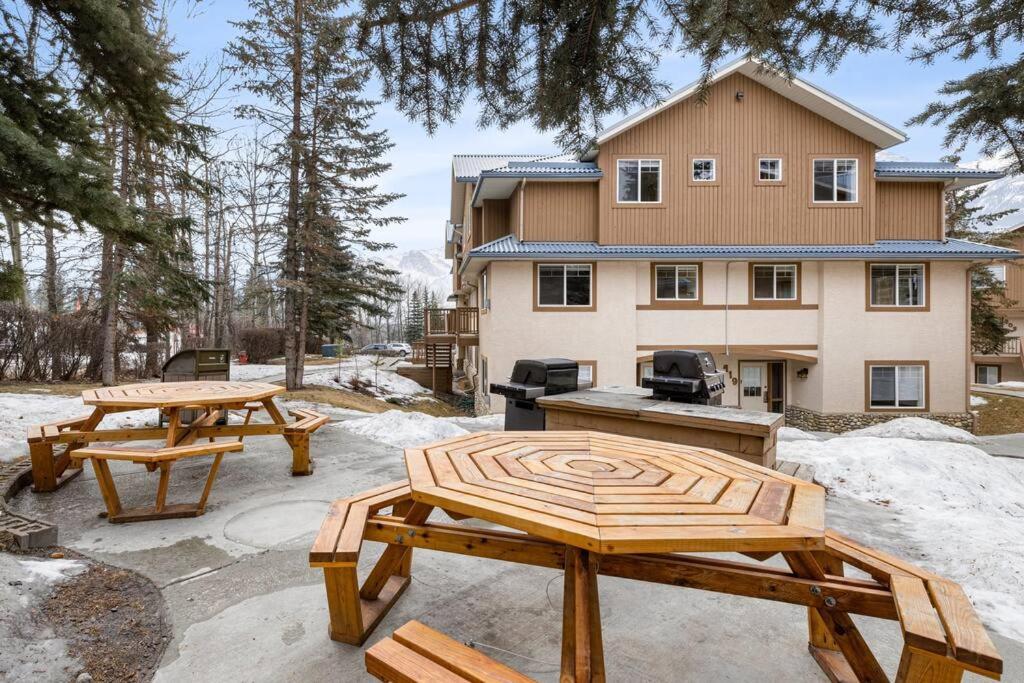 Big Mountain Views - Bright 2-story Corner Unit