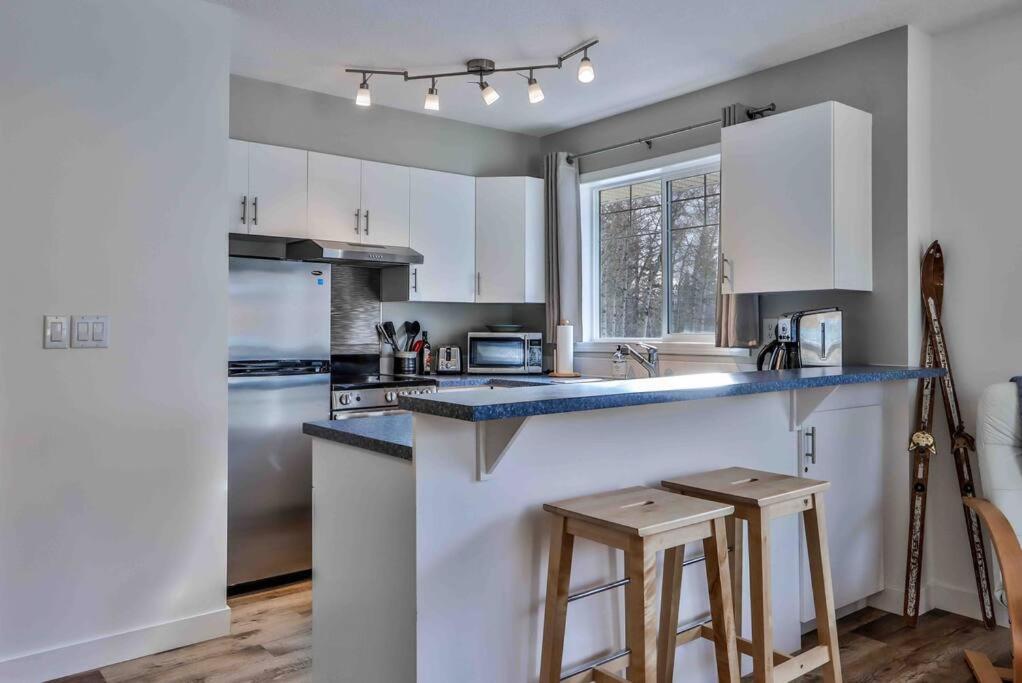 Big Mountain Views - Bright 2-story Corner Unit