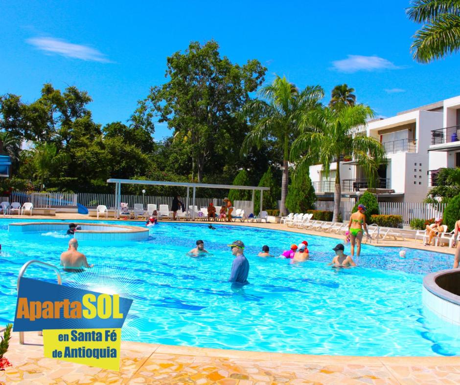 Apto Santa Fe muy cerca Parque Principal - Piscina