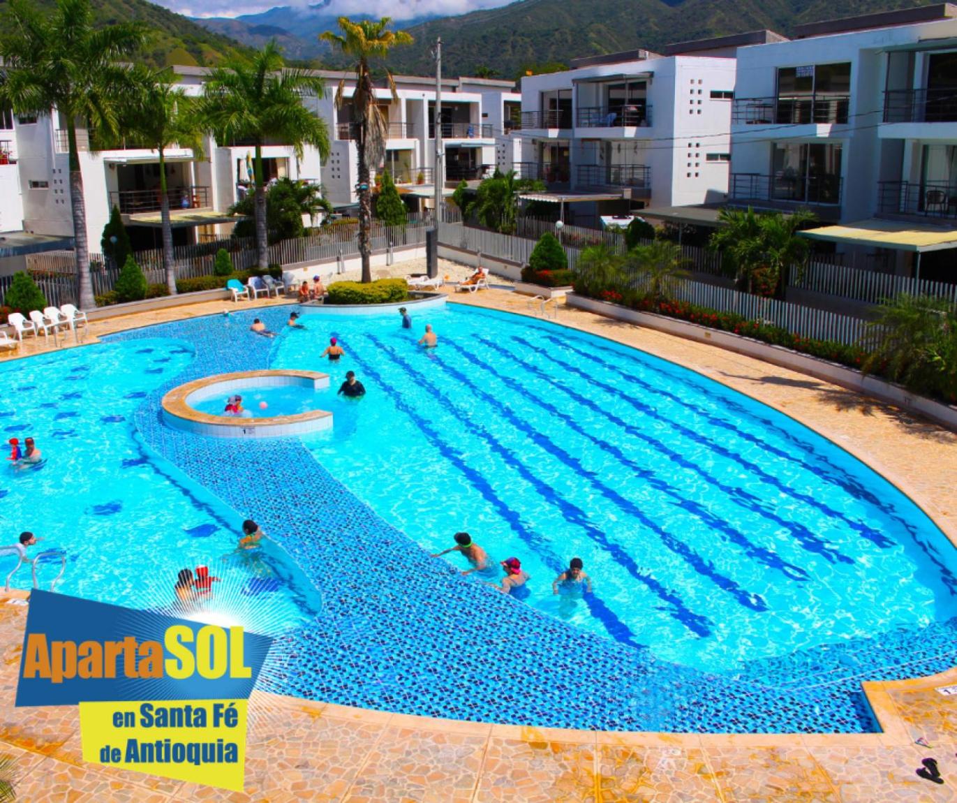 Apto Santa Fe muy cerca Parque Principal - Piscina