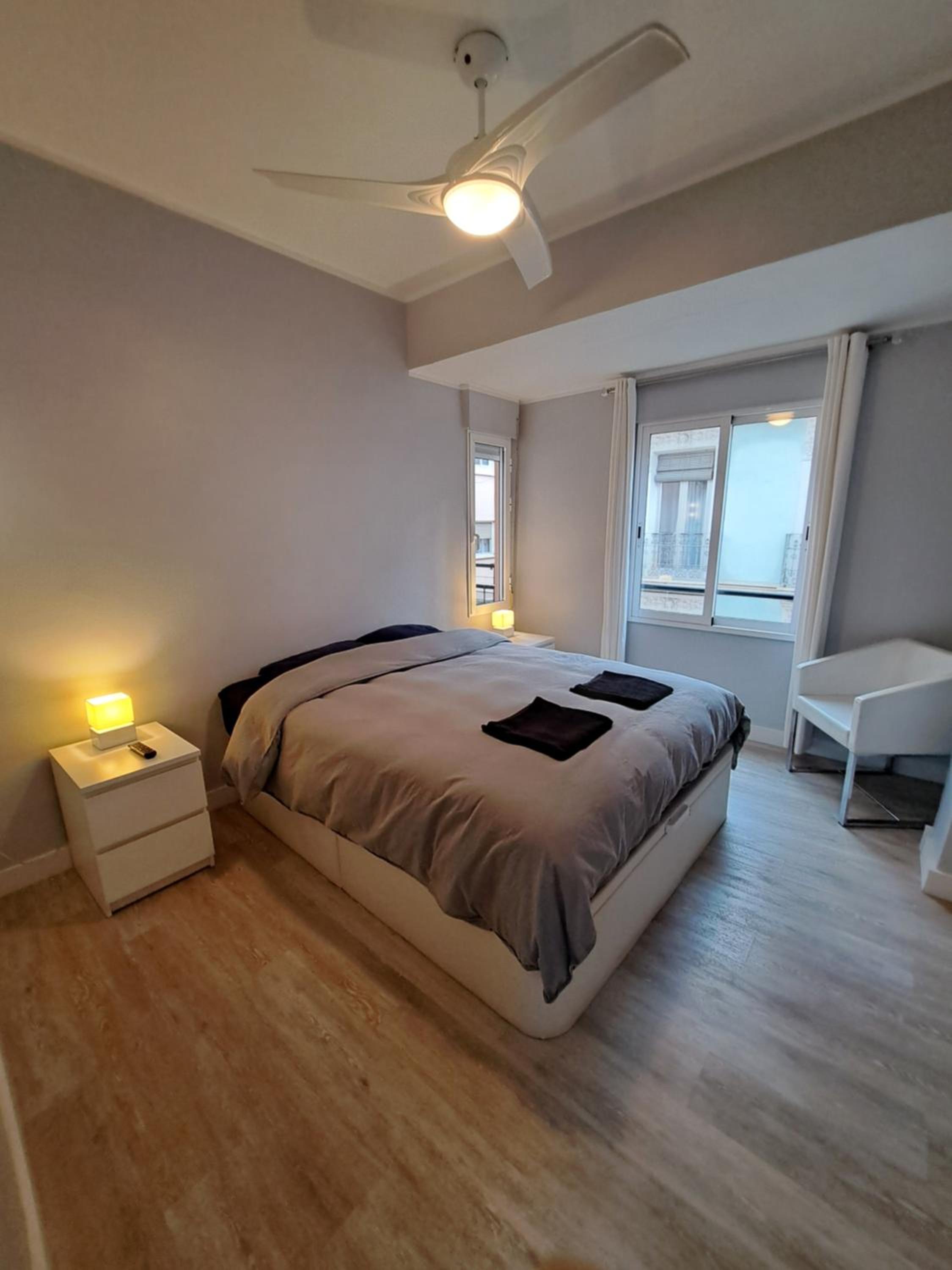 Modern 2 BR corner unit in the heart of Alicante photo 5