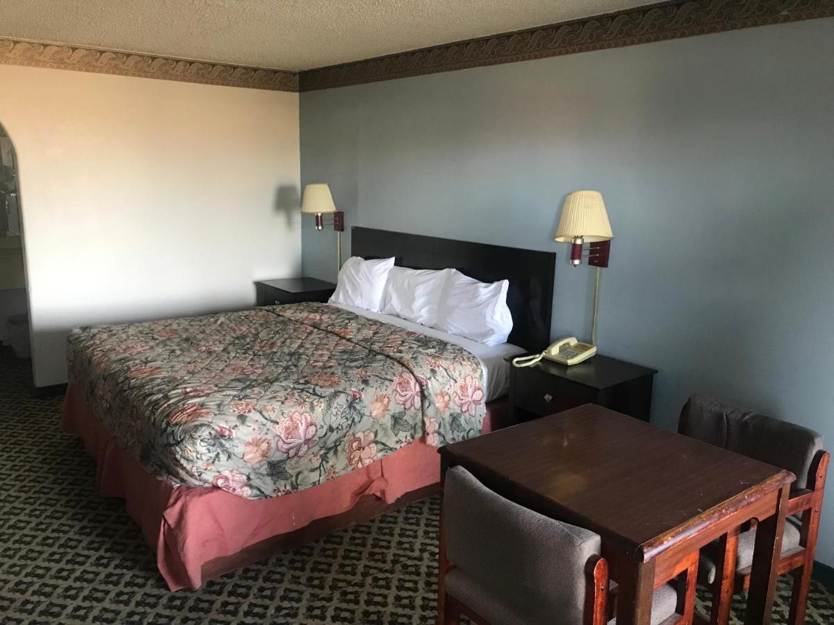 Executive Inn & Suites Lufkin US 59 view 3