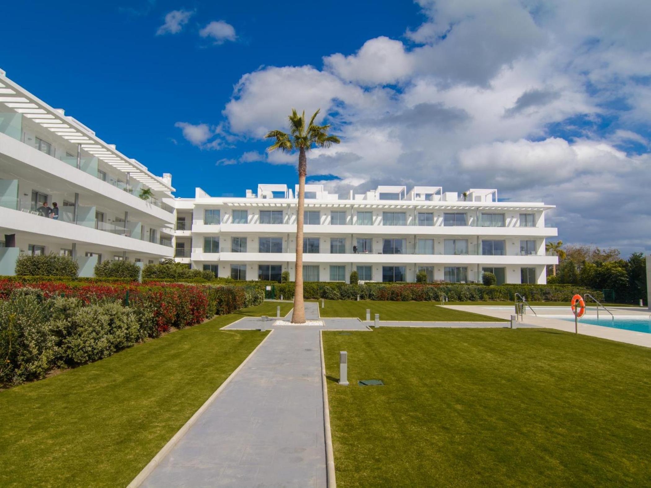 Brand new apartment in Belaire, pools, garden view 4