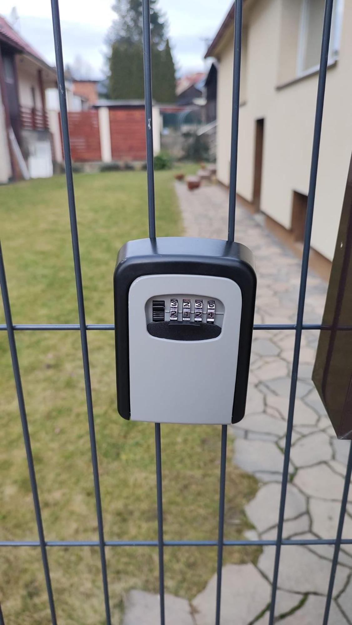 Dom pri rieke s parkovaním