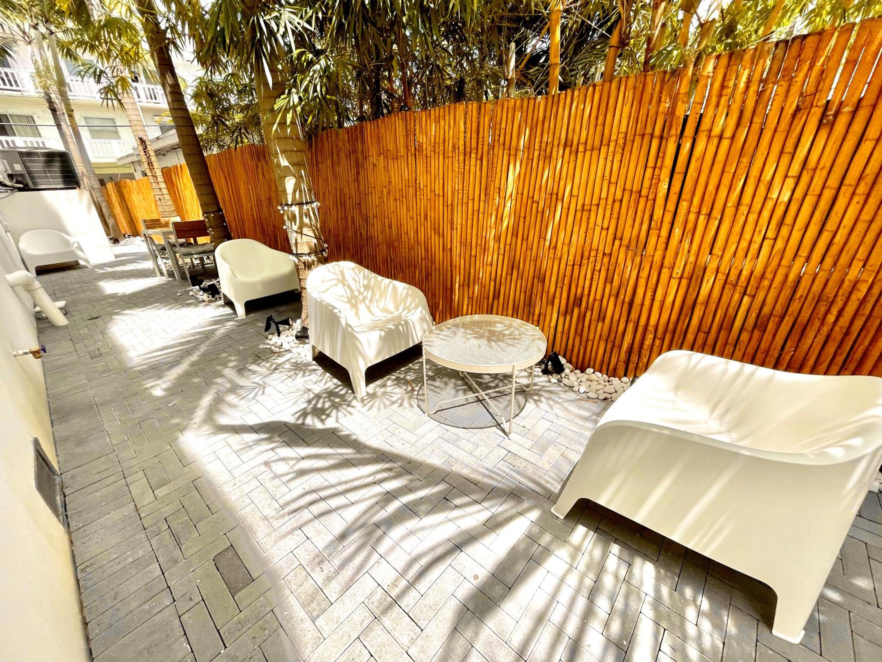 8 GUESTS LUXURIOUS ELEGANT SOUTH BEACH SUITE view 5