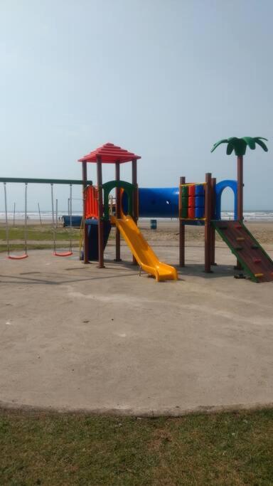 lindo sobrado!50mts do mar!