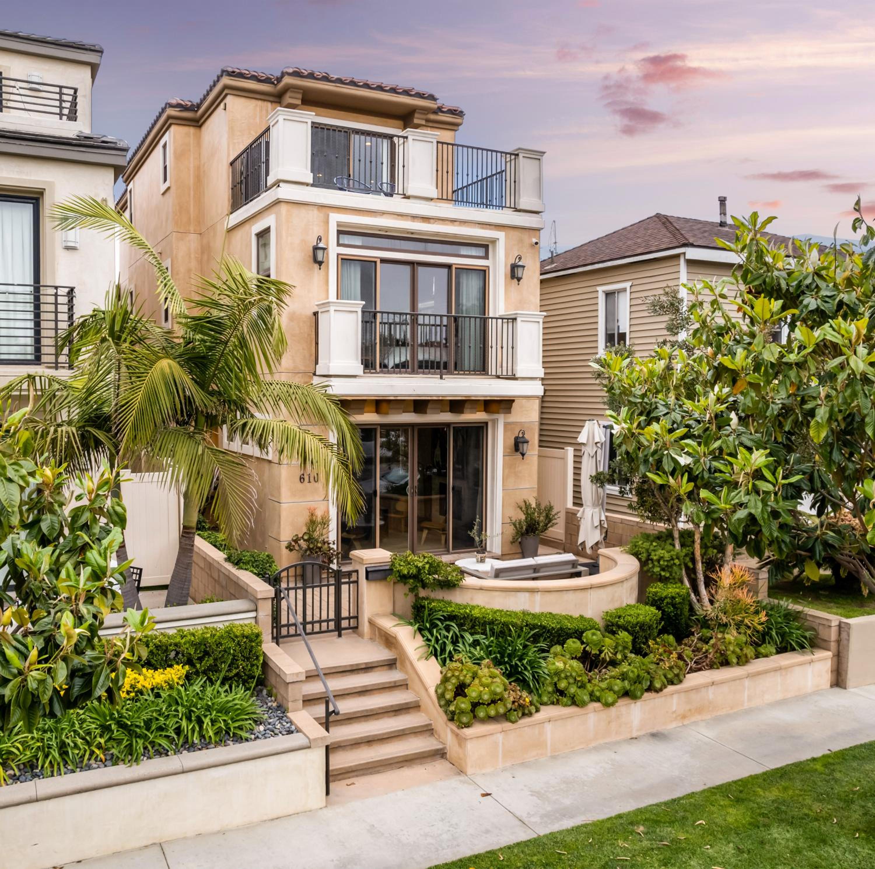 New Luxurious Beach Home view 2