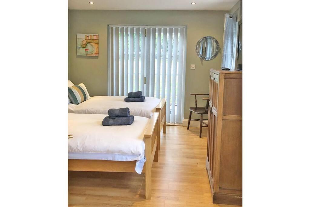 Cosy thatched Cottage sleeps 6 near Portscatho! view 2