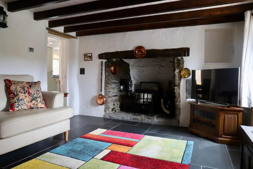 Cosy thatched Cottage sleeps 6 near Portscatho! view 3