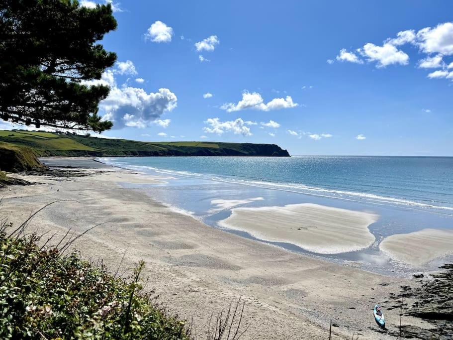 Cosy thatched Cottage sleeps 6 near Portscatho! view 4