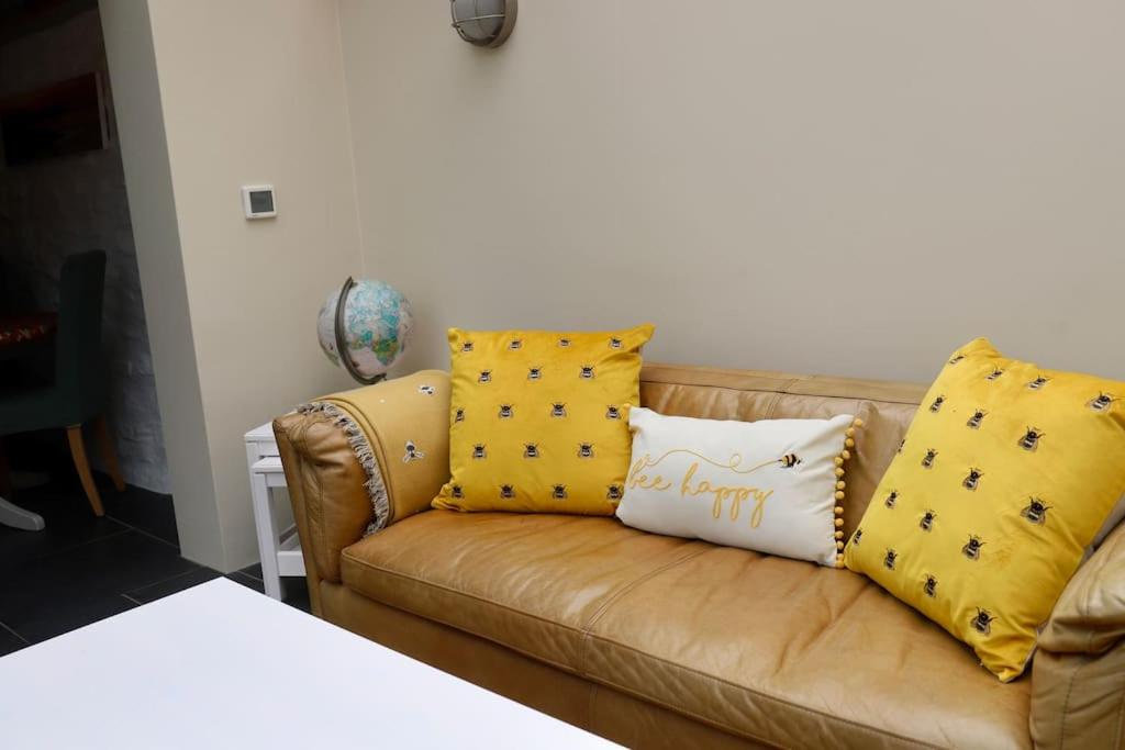 Cosy thatched Cottage sleeps 6 near Portscatho! view 5