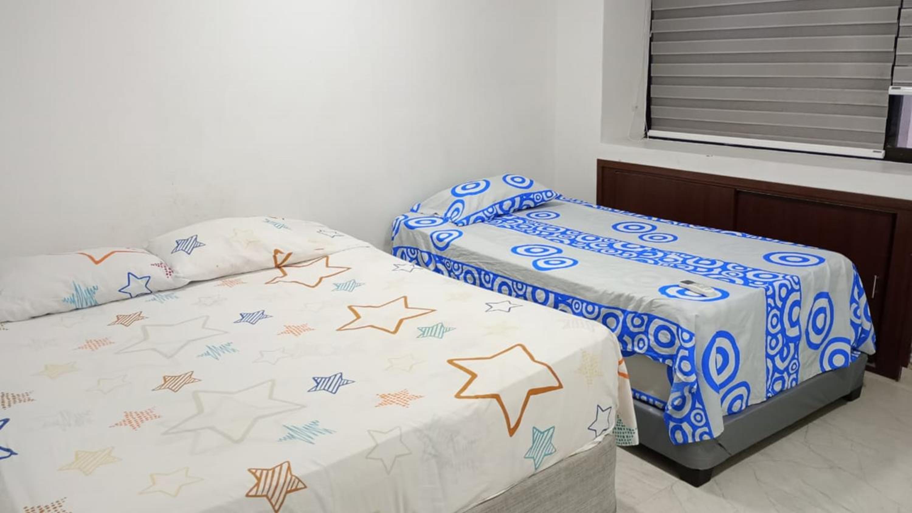 APARTAMENTO DE 3 ALCOBAS H-8MR CERCA AL MAR CON PISCINA AIRE ACONDICIONADO Y WIFi