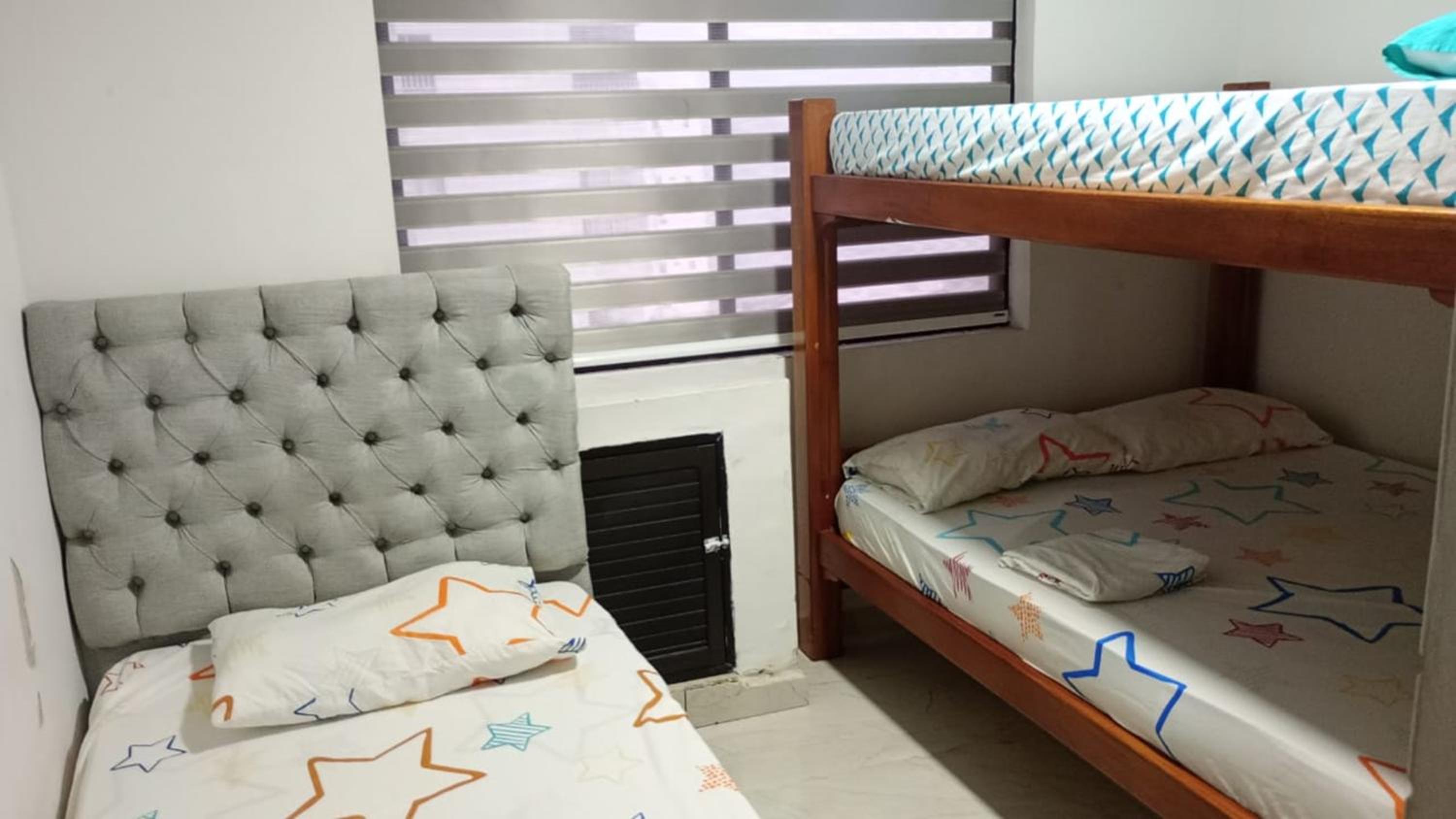 APARTAMENTO DE 3 ALCOBAS H-8MR CERCA AL MAR CON PISCINA AIRE ACONDICIONADO Y WIFi