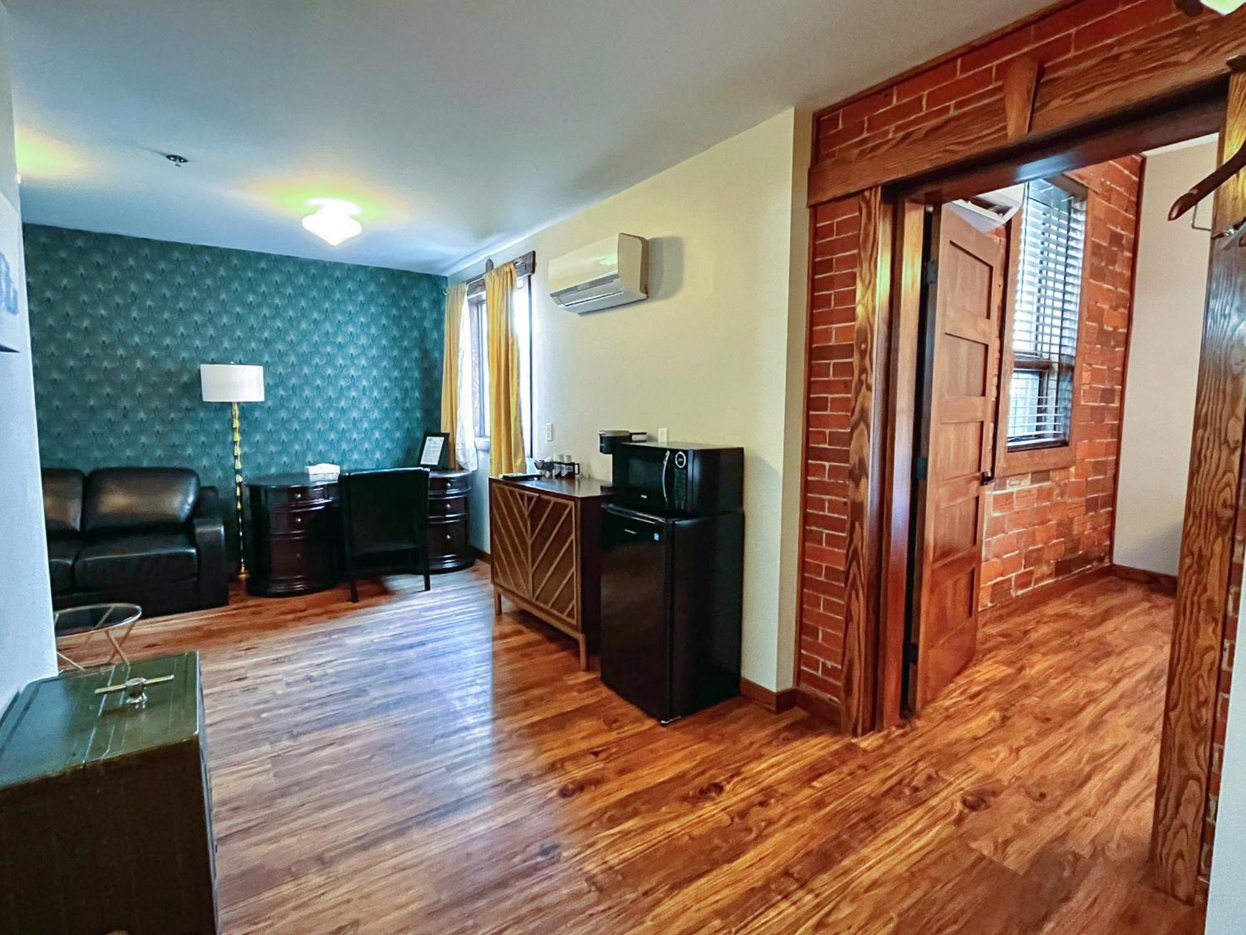 Cranbrook Vacations - The Baker Hotel - Property Image 12