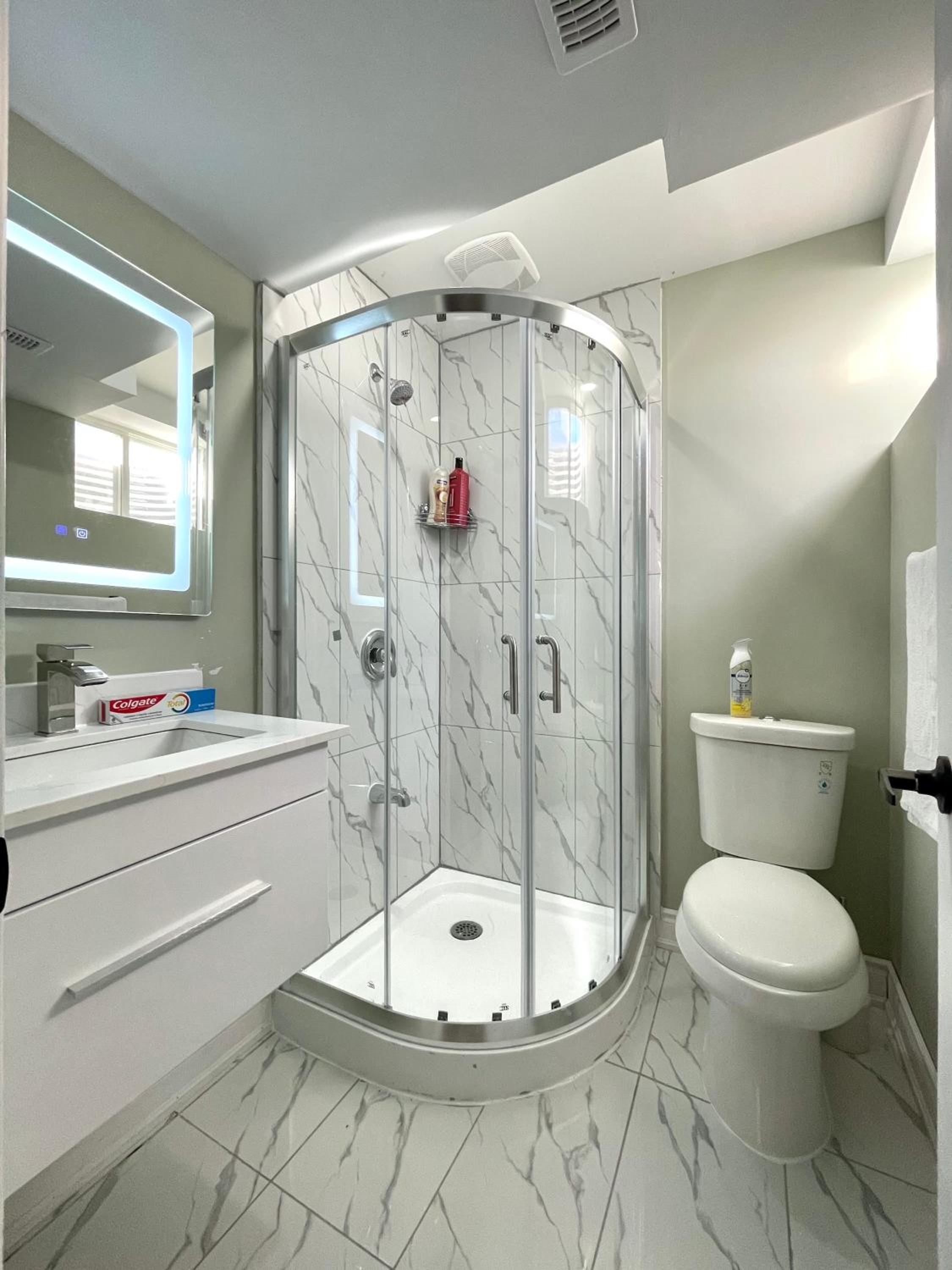 Two Bedroom Basement Ensuite 15 mins from The Niagara Falls