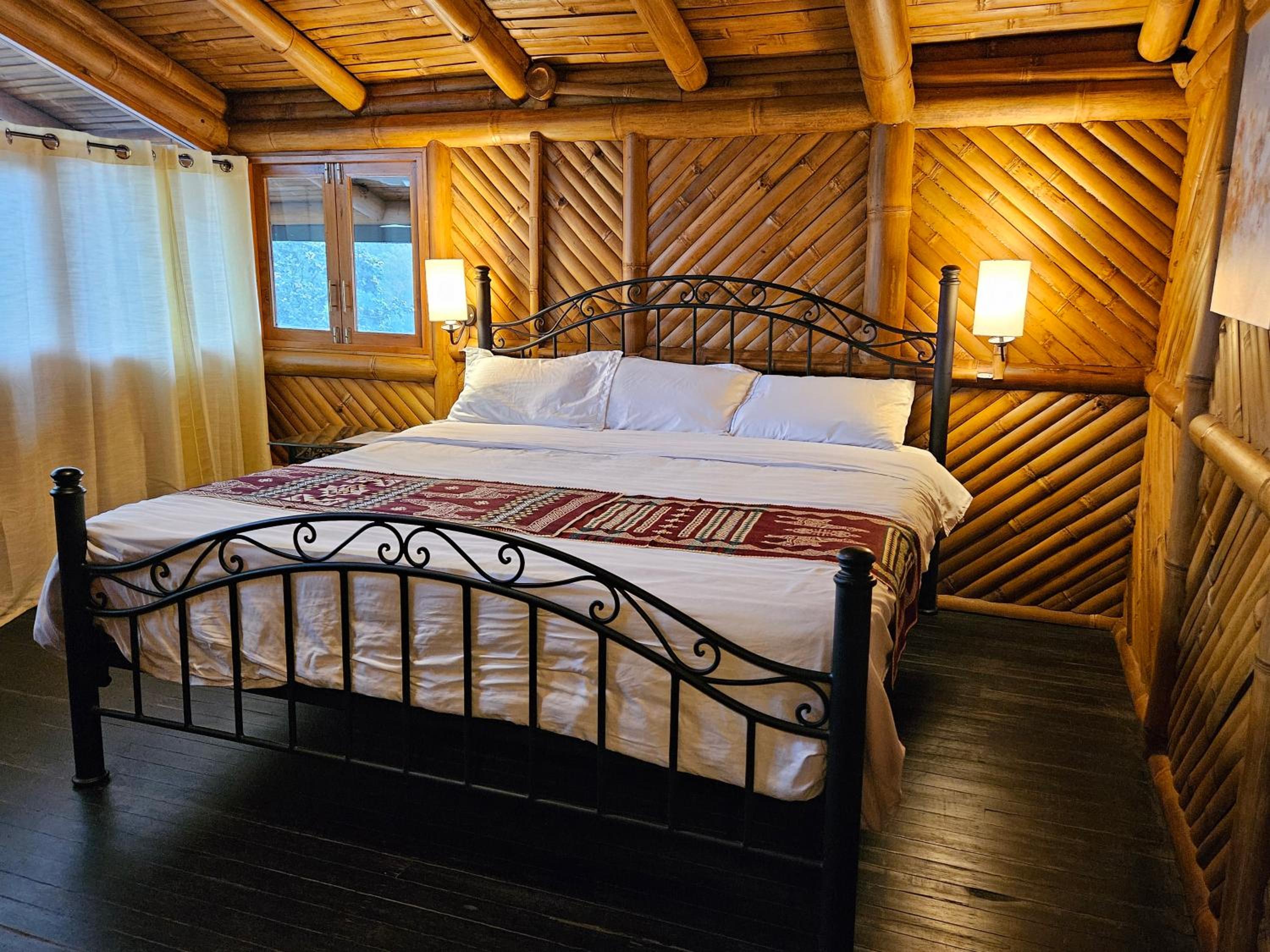 GOLDEN TREE MINDO ECO-LODGE