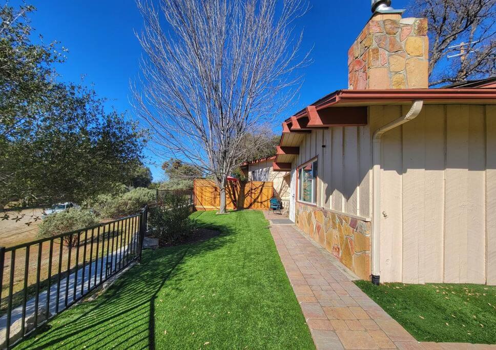Yosemite Gateway Cottage - King Suite - Mountain Views
