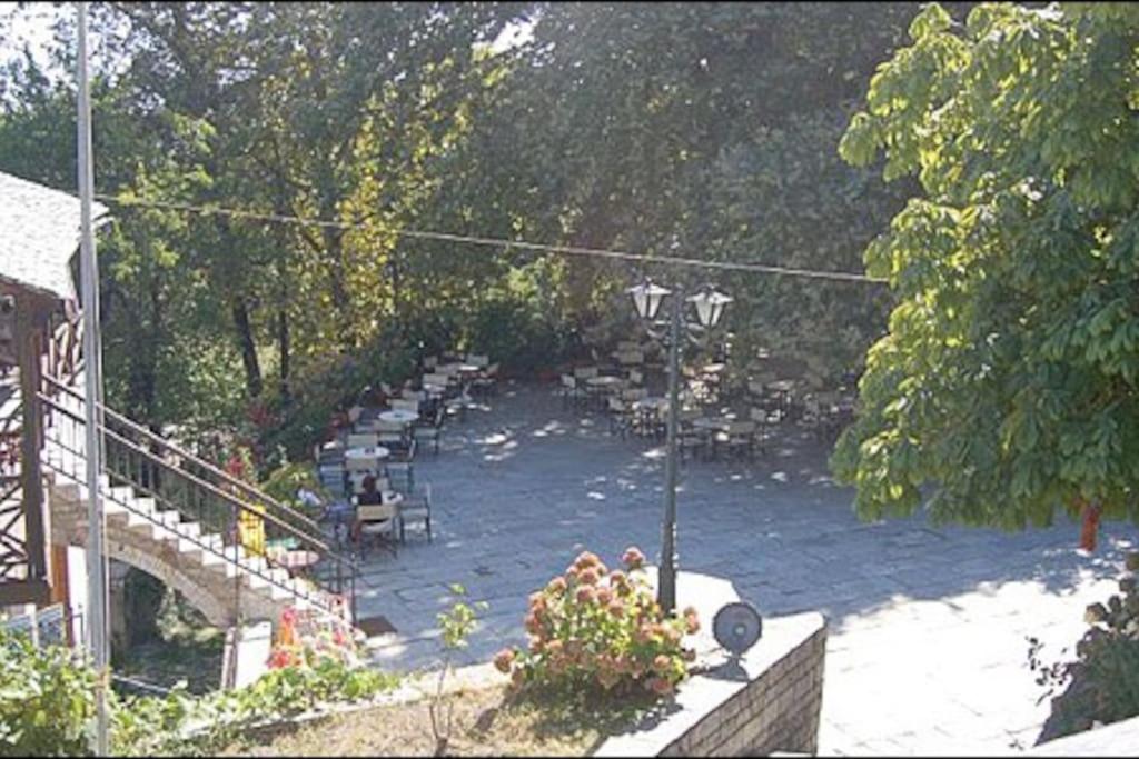 Ground floor Stonehouse with yard. view 3