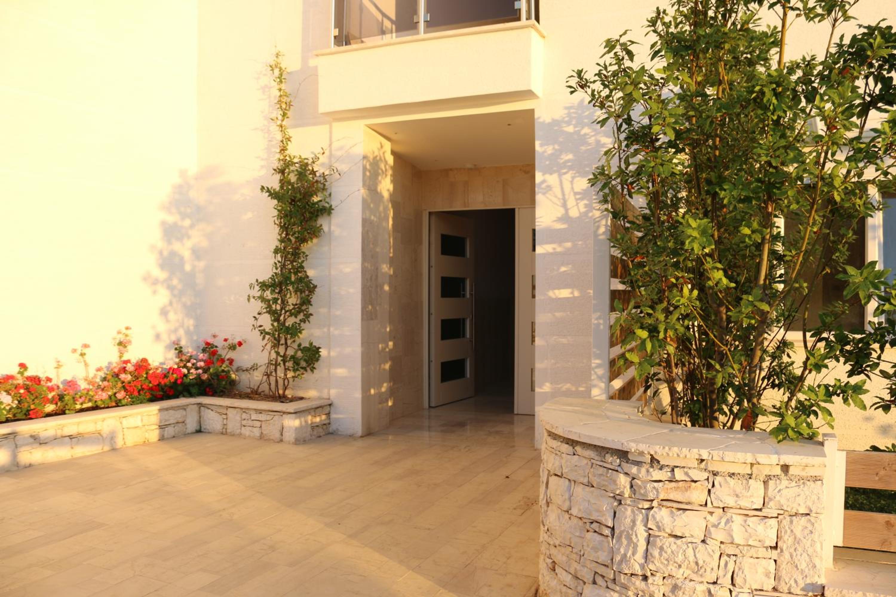 White Coast Apartment