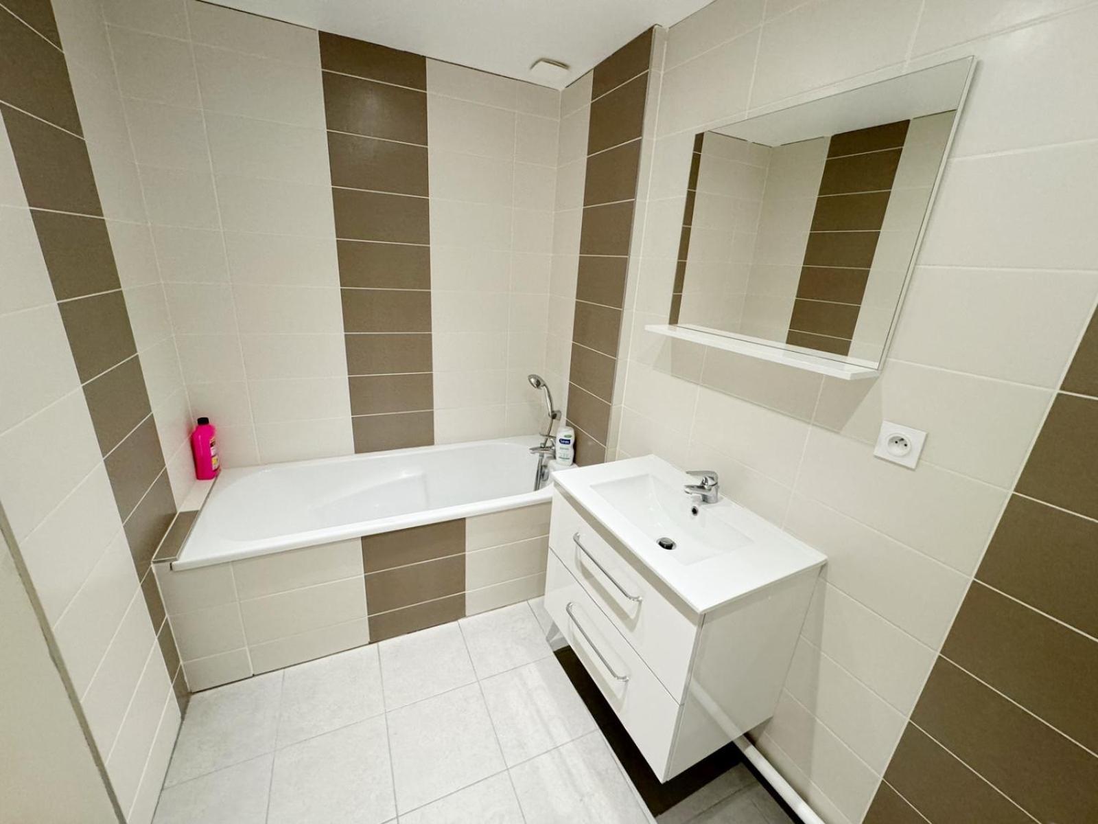24 CHIC & COSY GRAND APPART 88m2 PARKING GRATUIT HYPERCENTRE NETFLIX