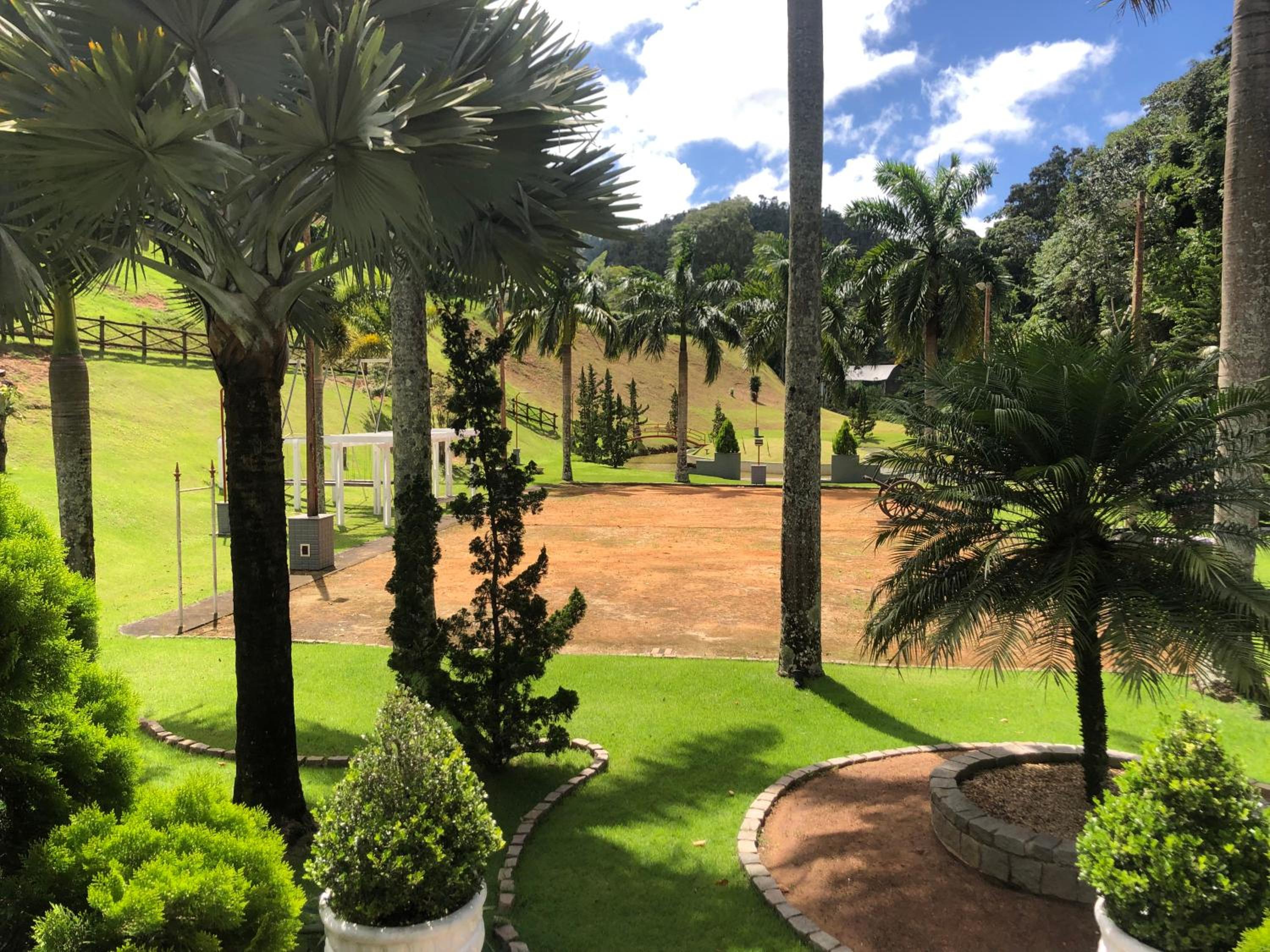 Sitio com Lazer Completo em Marechal Floriano, Piscina, Sauna, Jacuzzi e Lago - Estrada Calçada a 200 metros da Rua Principal