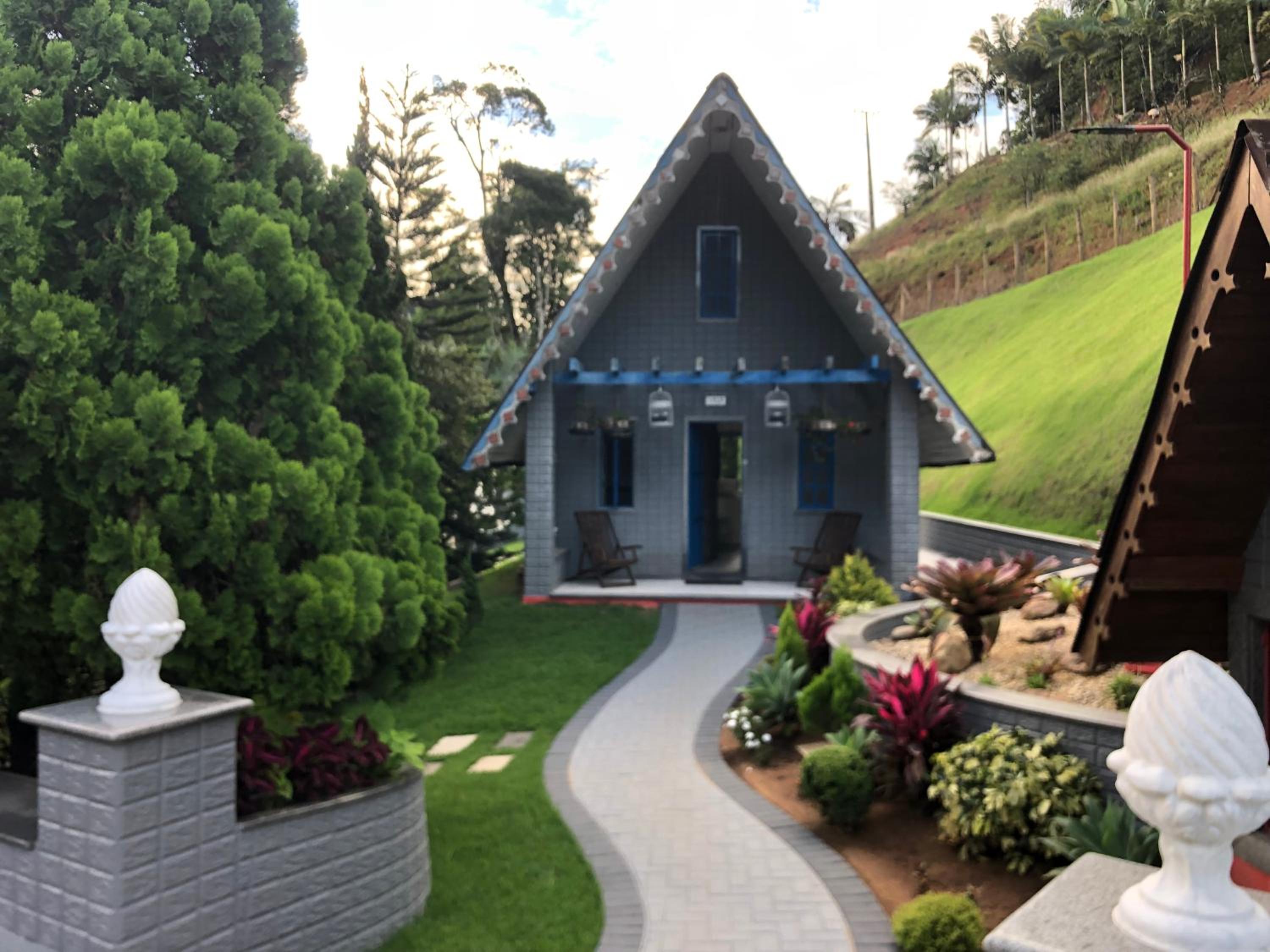 Sitio com Lazer Completo em Marechal Floriano, Piscina, Sauna, Jacuzzi e Lago - Estrada Calçada a 200 metros da Rua Principal