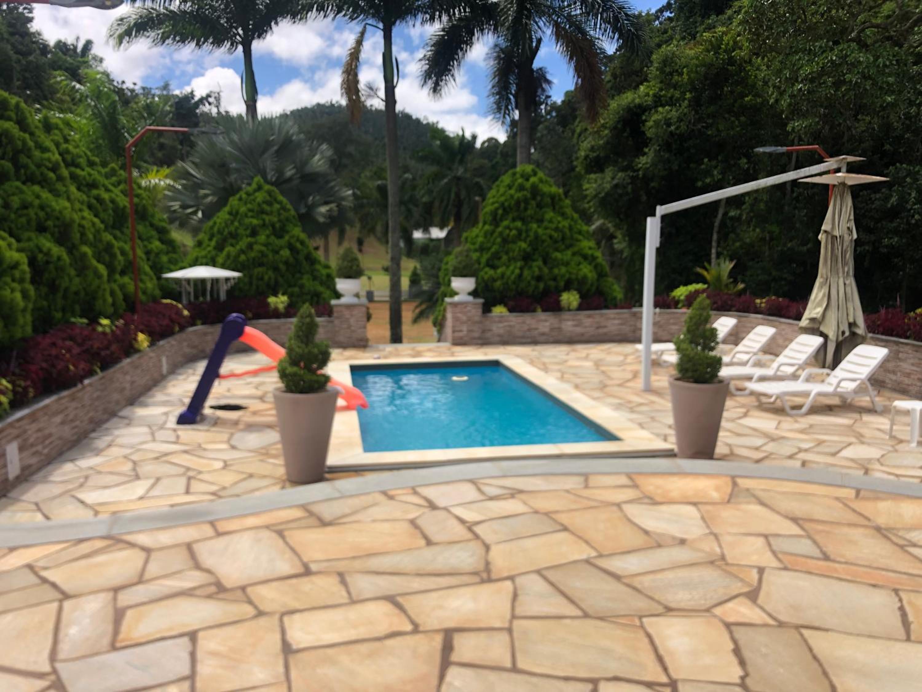 Sitio com Lazer Completo em Marechal Floriano, Piscina, Sauna, Jacuzzi e Lago - Estrada Calçada a 200 metros da Rua Principal