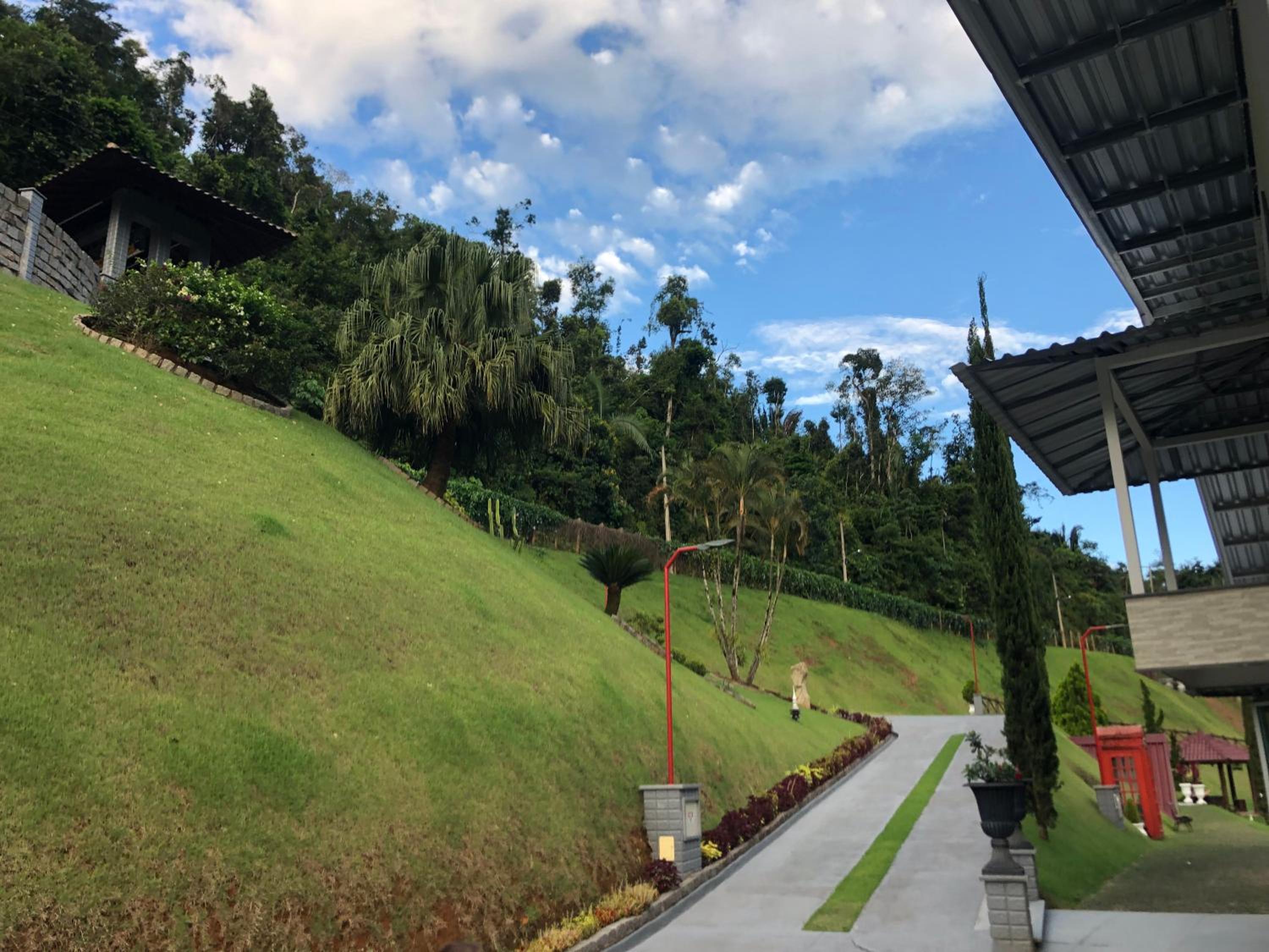 Sitio com Lazer Completo em Marechal Floriano, Piscina, Sauna, Jacuzzi e Lago - Estrada Calçada a 200 metros da Rua Principal